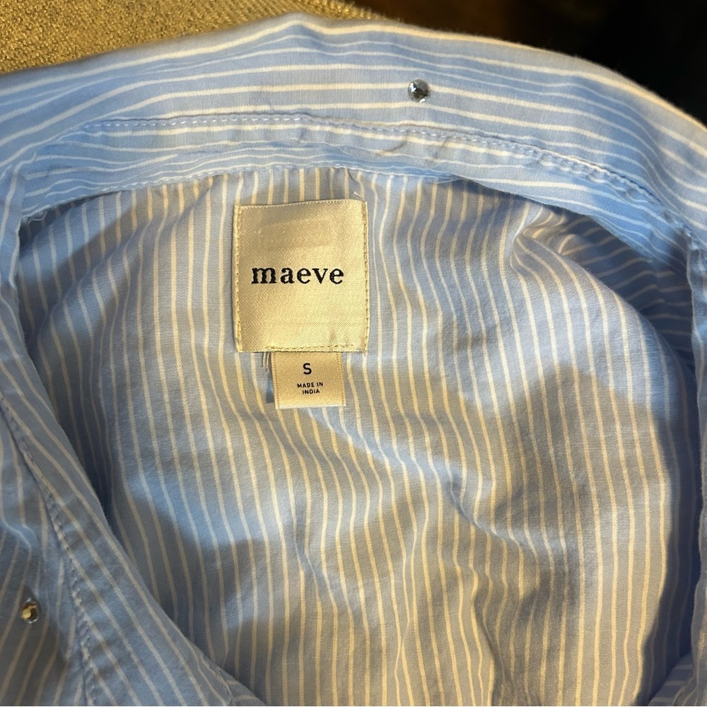 Maeve Anthropologie cropped Light Blue Button-Up Shirt with Embellishments - Picture 8 of 8